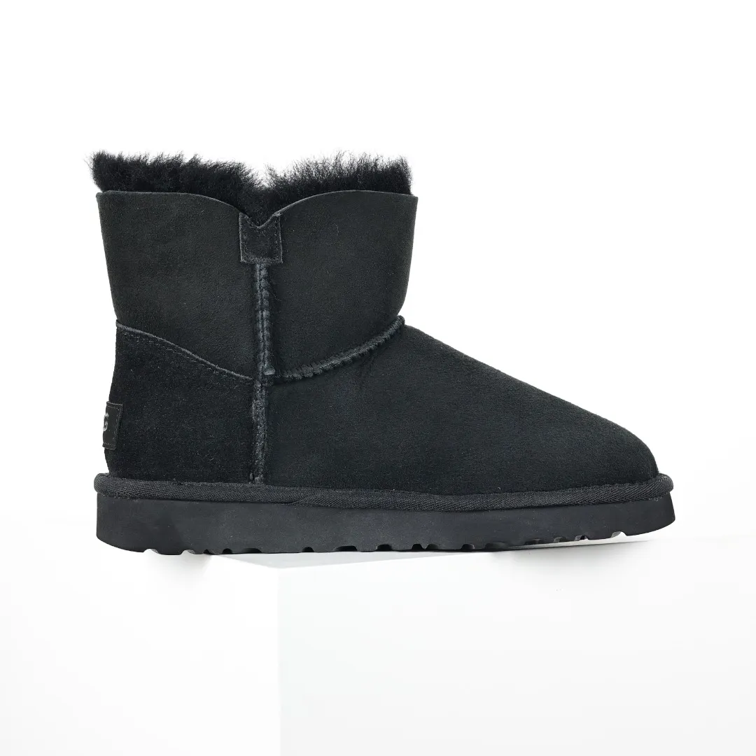 Pick up locally 💰540 The core recommendation is good price UGG basic Bailey twist style Xiaohongshu hot style Henan Longfeng leather production Sheepskin integrated top quality in the market 2-3 cm cashmere insole to keep warm in winter and a very suitable choice for home use UUG has launched a style series in the new year, which is partially geared towards the preferences of young consumers and has also moved to the forefront of fashion trends. Shoe body material Water-repellent coated suede upper 17mm UGGPURE™ implanted wool insole Lightweight non-slip comfortable rubber outsole With brand LOGO Trademark Comes with full packaging Size: 35 36 37 38 39 40